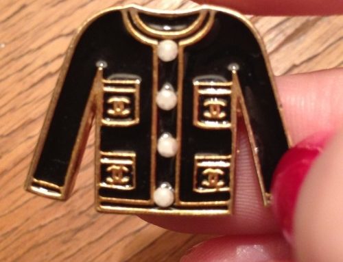 Une mini veste Chanel